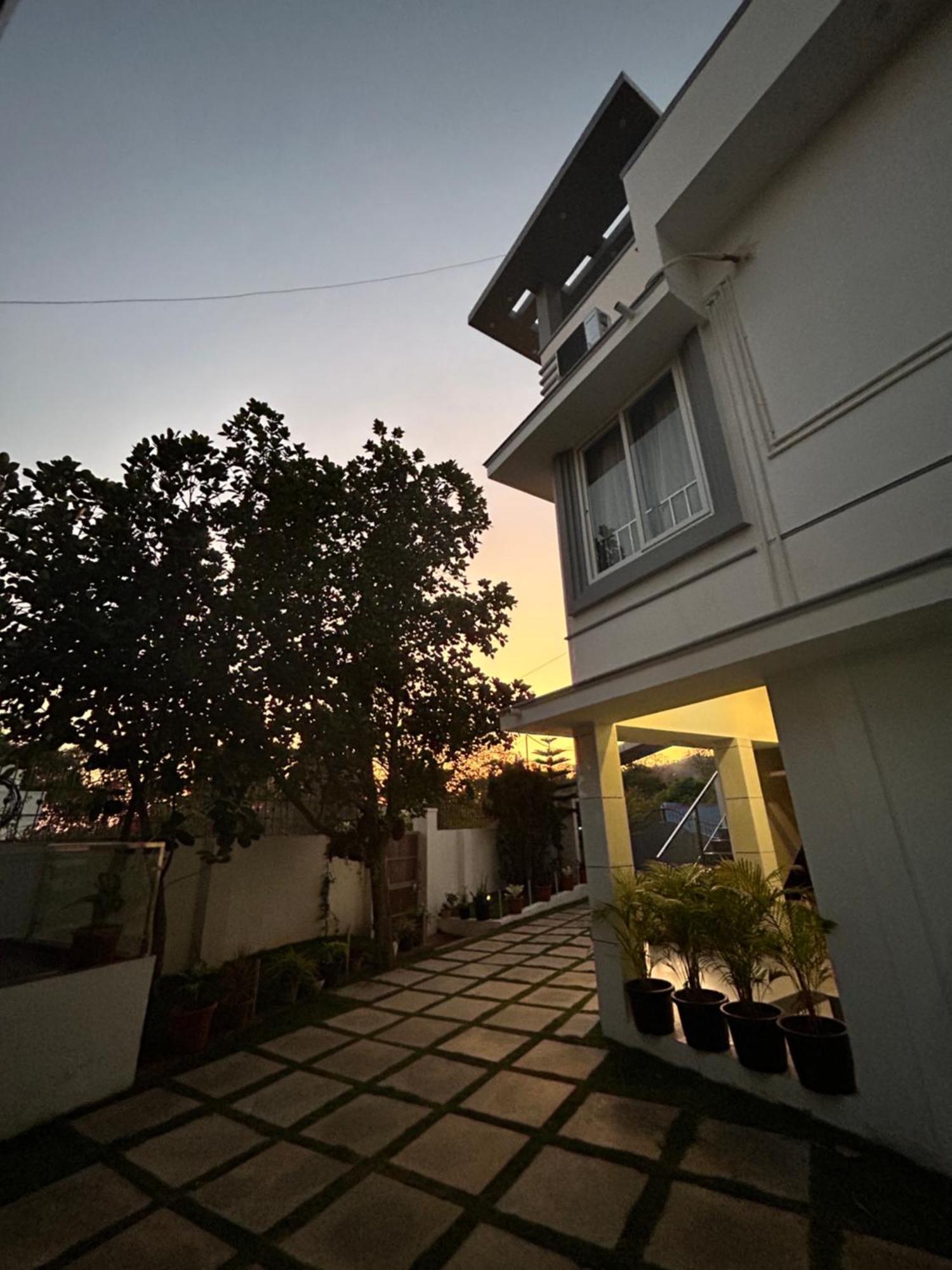 Sapphire Stayss Yelagiri Bagian luar foto