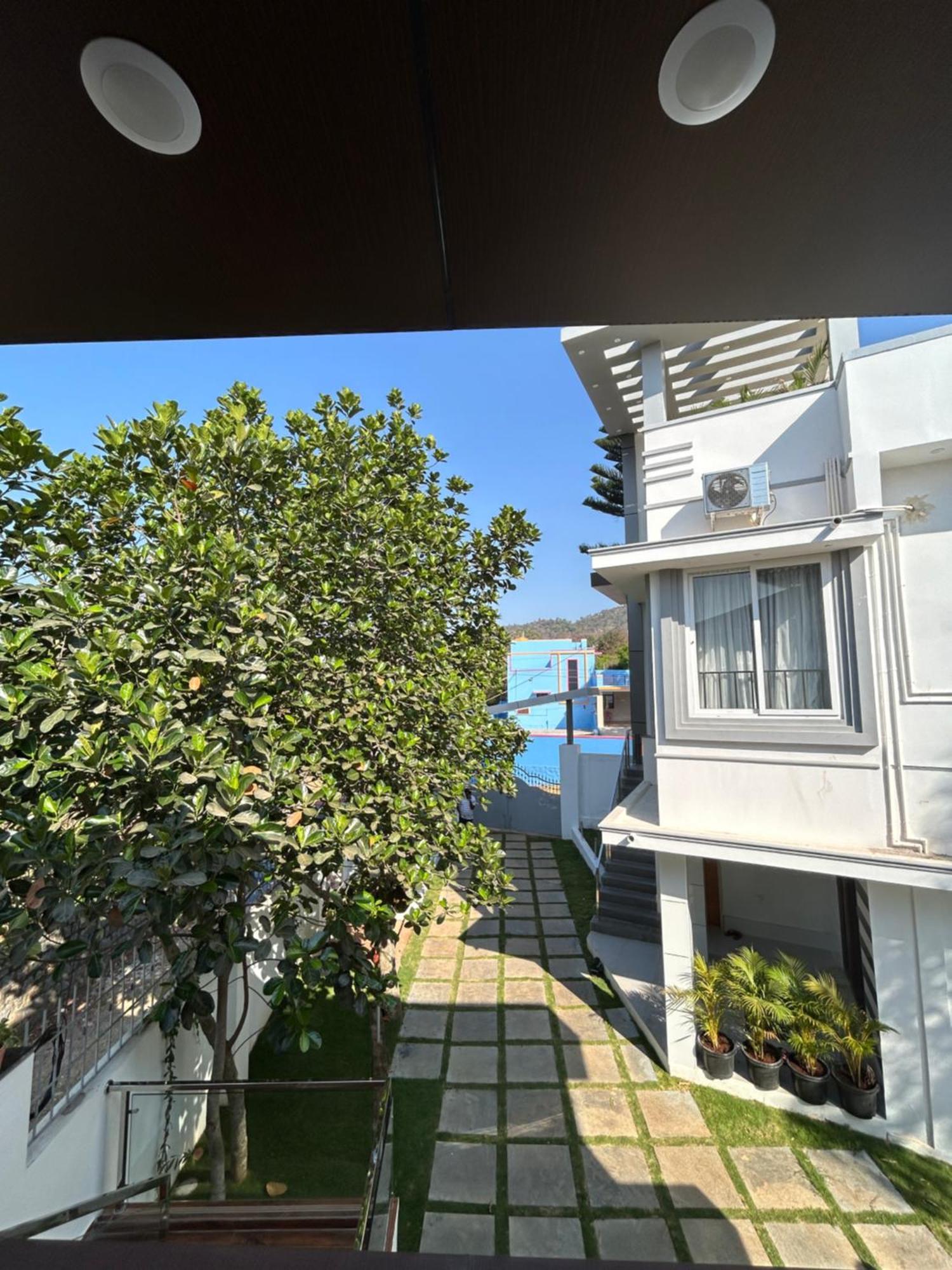 Sapphire Stayss Yelagiri Bagian luar foto