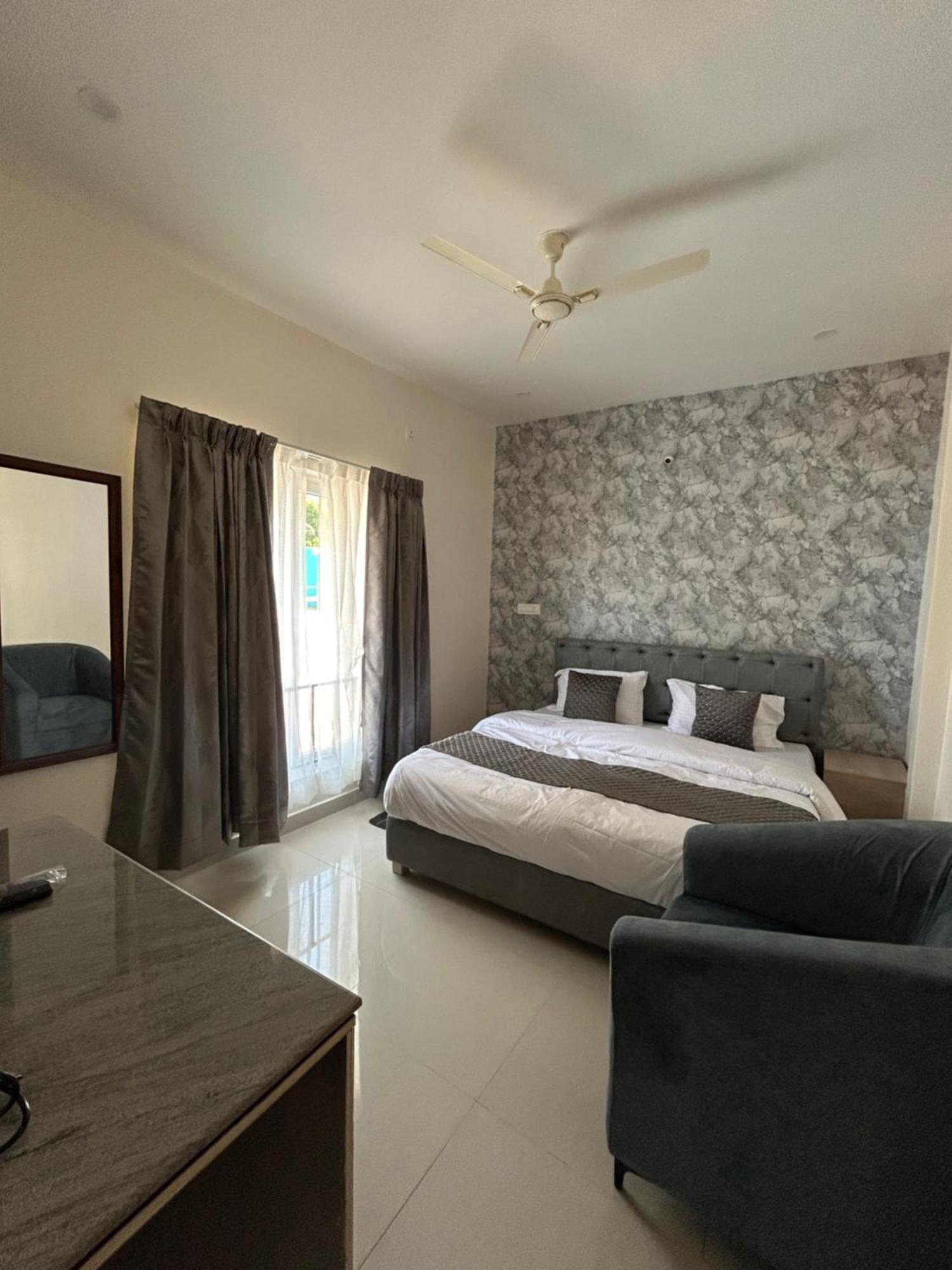 Sapphire Stayss Yelagiri Bagian luar foto