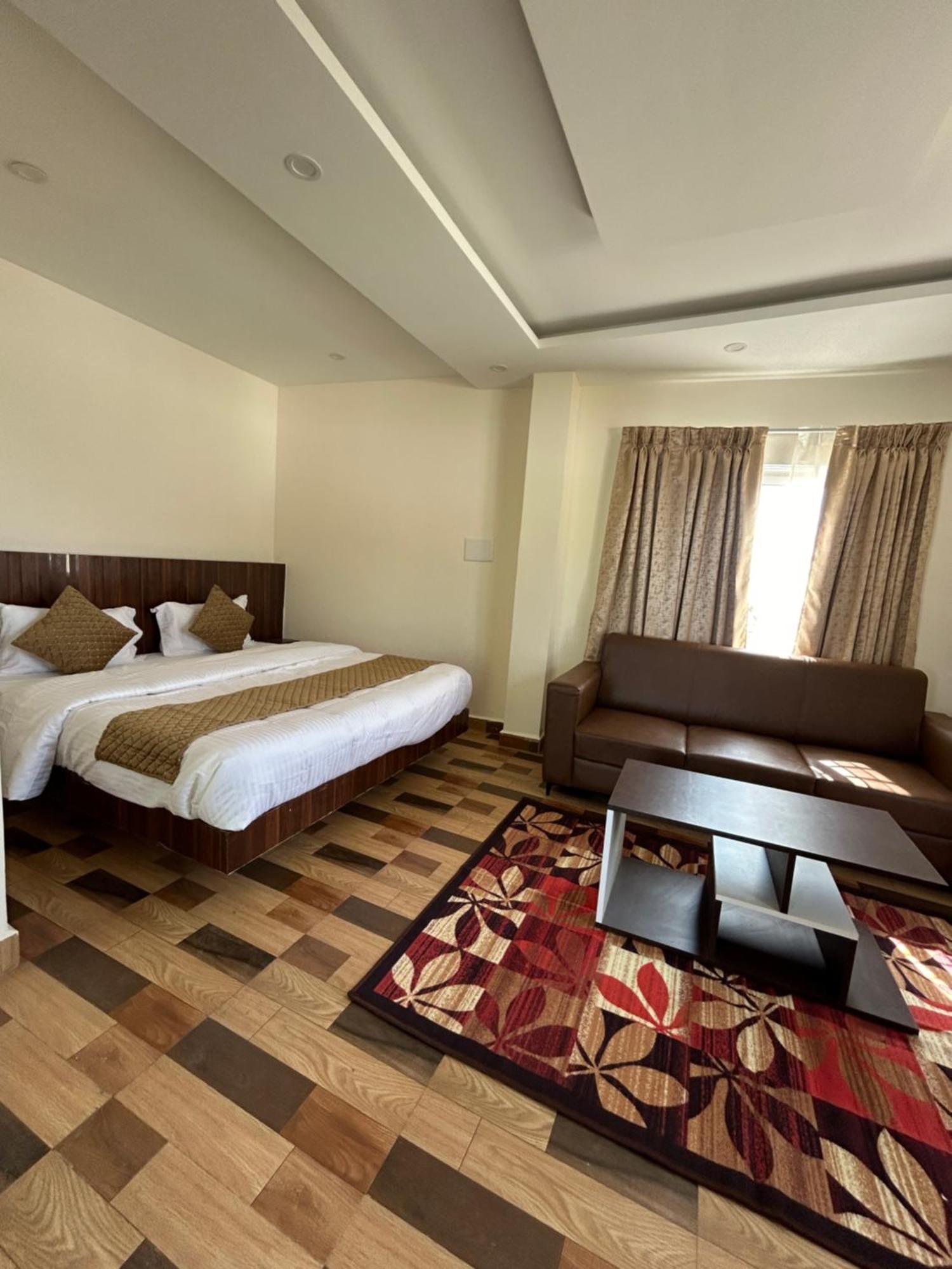 Sapphire Stayss Yelagiri Bagian luar foto